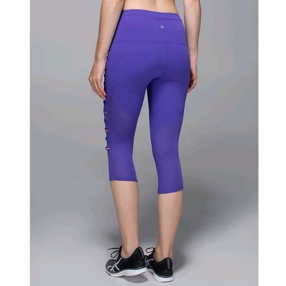 Lululemon Iris Flower 17" Breezy Crop Size 6 - Picture 4 of 14